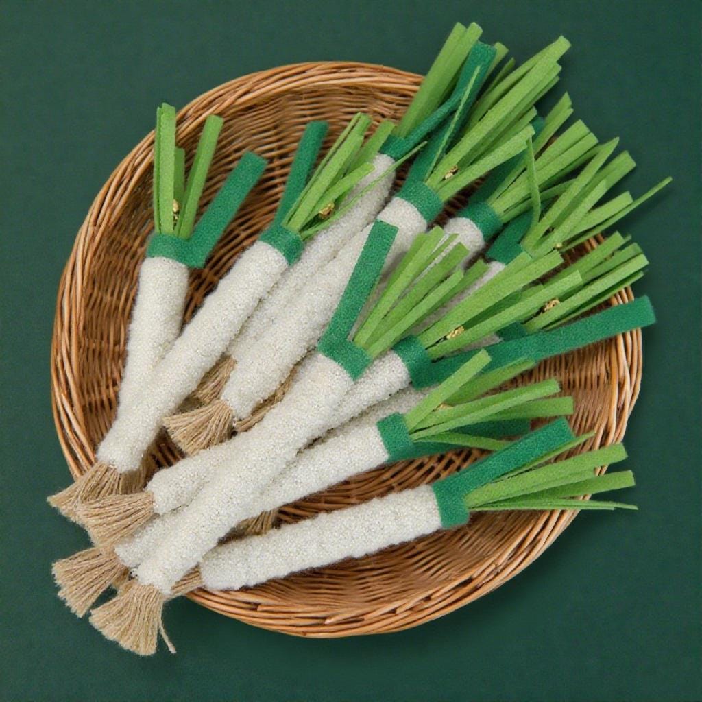 Green Onion Cat Toy with Bell & Silvervine